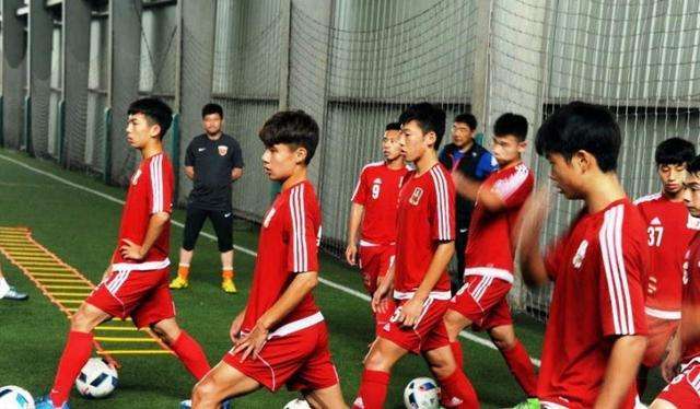  青训营涌现天才少年，中国足球未来可期  