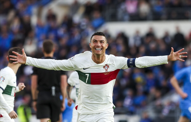  欧洲杯预选赛，葡萄牙客场完胜冰岛