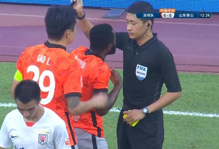  裁判判罚引发争议，赛后采访暗流涌动