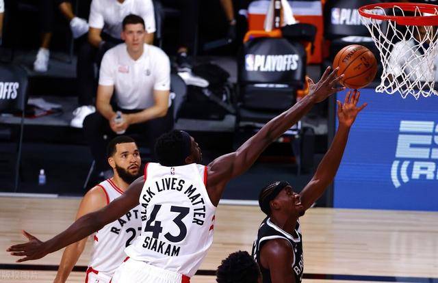  猛龙西亚卡姆统治内线大胜骑士