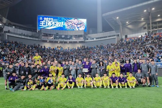  球迷助威声震穹顶，魔鬼主场缔造不败神话