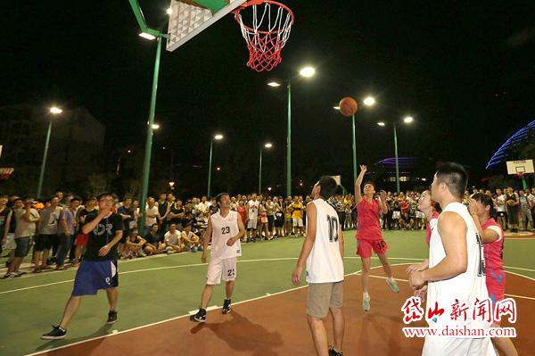  街头篮球争霸赛，民间高手上演扣篮盛宴