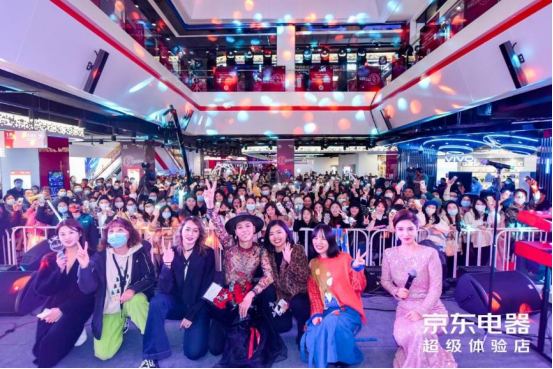  电竞周边产品热销，粉丝热情持续高涨